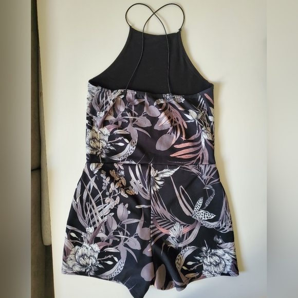 Boohoo Floral Romper - Picture 2 of 4